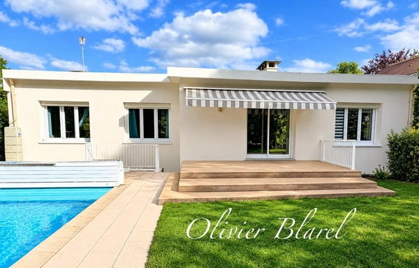 La Celle-Saint-Cloud – Villa familiale avec piscine – Parcelle de 967 m² – Gare à 3 minutes à pied