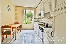 For sale in Rueil-Malmaison – Buzenval district – 190m² family home with 5 bedrooms in a private estate 
