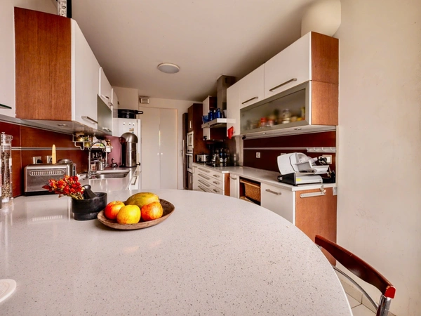 PUTEAUX Front de Seine, 5 pièces, 140m² 