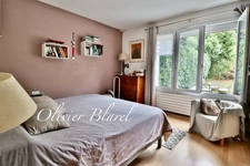 La Celle-Saint-Cloud – Villa familiale avec piscine – Parcelle de 967 m² – Gare à 3 minutes à pied