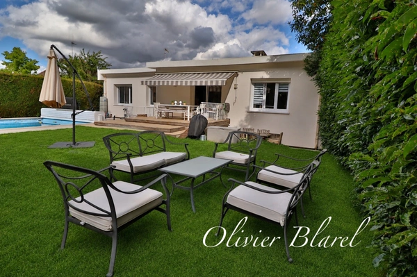 La Celle-Saint-Cloud – Villa familiale avec piscine – Parcelle de 967 m² – Gare à 3 minutes à pied