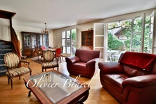 For sale in Rueil-Malmaison – Buzenval district – 190m² family home with 5 bedrooms in a private estate 