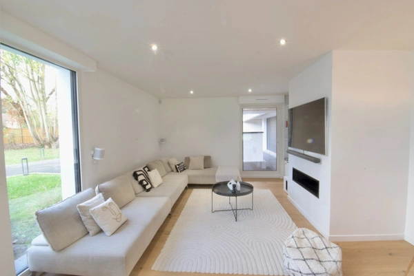 Villa d’architecte de 285 m² sur parc paysager de 2900 m²