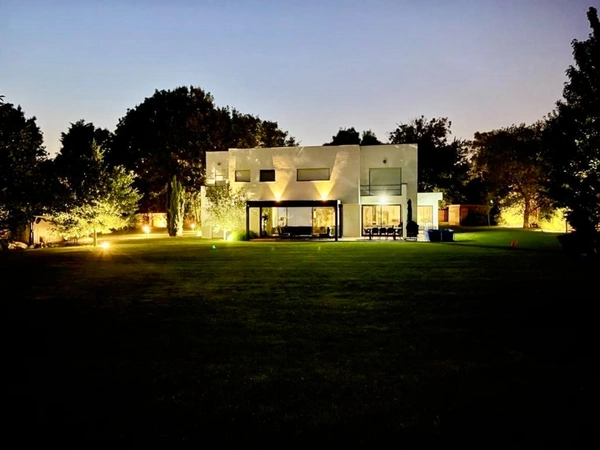 Propriété d’architecte de 285 m² sur parc paysager de 2900 m²