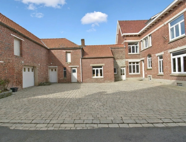 ferme au carré  205 m² avec dependance et terrain