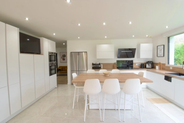 Villa d’architecte de 285 m² sur parc paysager de 2900 m²