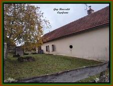 PROPERTY FOR SALE COMPRISING A HOUSE, A BARN, AND A LARGE PLOT OF LAND