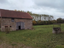 PROPRIETE A VENDRE FAITE D'UNE MAISON, D'UNE GRANGE, D'UN GRAND TERRAIN