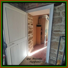 PROPRIETE A VENDRE FAITE D'UNE MAISON, D'UNE GRANGE, D'UN GRAND TERRAIN