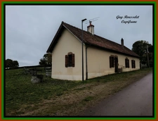 PROPRIETE A VENDRE FAITE D'UNE MAISON, D'UNE GRANGE, D'UN GRAND TERRAIN