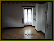 PROPRIETE A VENDRE FAITE D'UNE MAISON, D'UNE GRANGE, D'UN GRAND TERRAIN