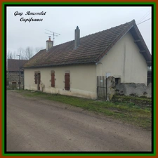 PROPERTY FOR SALE COMPRISING A HOUSE, A BARN, AND A LARGE PLOT OF LAND