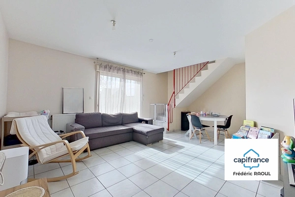 A LOUER – GEMEAUX – MAISON 3 PIÈCES DE 66 M² AVEC GARAGE ET JARDIN