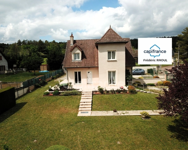 Maison familiale lumineuse avec grand terrain arboré et dépendance 