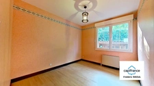 Maison de plain-pied avec sous-sol complet, studio et grand terrain – Vue dégagée