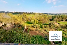Maison de plain-pied avec sous-sol complet, studio et grand terrain – Vue dégagée