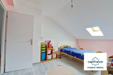 Courlon – Maison familiale 188 m² – 4 chambres – Terrain arboré 1 400 m² – Pompe à chaleur