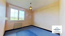 Maison de plain-pied avec sous-sol complet, studio et grand terrain – Vue dégagée