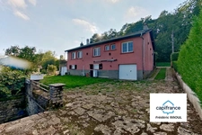 Maison de plain-pied avec sous-sol complet, studio et grand terrain – Vue dégagée