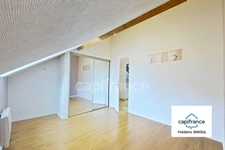 Appartement 3 pièces mansardé – Dernier étage
