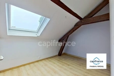 Appartement 3 pièces mansardé – Dernier étage