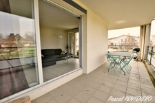 T2 47 m² – Grande terrasse 22 m² + balcon – Parking + garage – Résidence avec piscine – Vourles