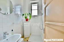 Maison d’Habitation avec Entrepôt à Villeurbanne, Quartier Les Brosses