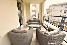T2 47 m² – Grande terrasse 22 m² + balcon – Parking + garage – Résidence avec piscine – Vourles