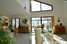 Architect-designed property with commanding views – A unique lifestyle in the hills above Gap