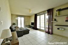 T2 47 m² – Grande terrasse 22 m² + balcon – Parking + garage – Résidence avec piscine – Vourles