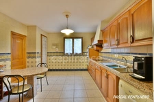 DECINES CHARPIEU 5 bedroom house 153m2, 1 large basement, enclosed land