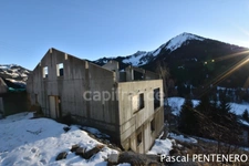 Terrain avec chalet à terminer, vue Dents du Midi