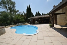 Demeure en pierre du XVIIIe siècle - poutres apparentes - 3 chambres - 2 boxes à chevaux - 18 000m2 de terrain - proche de MARMANDE (47)