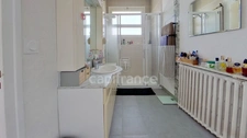 Maison de plain-pied - 4 chambres - garage - terrain clos 