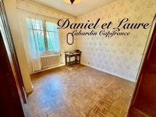Maison avec accès à pieds commerces, écoles et services. 