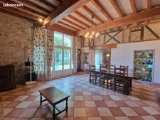 DEMEURE EN PIERRE - SECHOIR - DEPENDANCES - 4 chambres