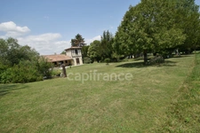 Demeure en pierre du XVIIIe siècle - poutres apparentes - 3 chambres - 2 boxes à chevaux - 18 000m2 de terrain - proche de MARMANDE (47)