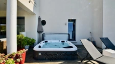 Architect-designed villa with 3 bedrooms - swimming pool - jacuzzi - outbuildings - near MARMANDE (47)