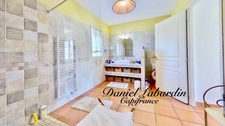 Proprièté avec 4 chambres, 6 hectares, source naturelle, bois