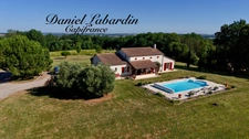 Proprièté avec 4 chambres, 6 hectares, source naturelle, bois