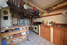 Demeure en pierre du XVIIIe siècle - poutres apparentes - 3 chambres - 2 boxes à chevaux - 18 000m2 de terrain - proche de MARMANDE (47)