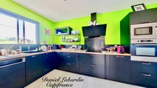 VILLA WITH POOL - 3 bedrooms - Double garage entrance.