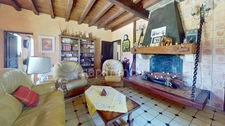 Demeure en pierre du XVIIIe siècle - poutres apparentes - 3 chambres - 2 boxes à chevaux - 18 000m2 de terrain - proche de MARMANDE (47)