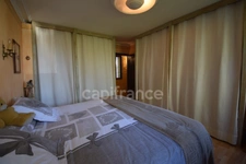 Demeure en pierre du XVIIIe siècle - poutres apparentes - 3 chambres - 2 boxes à chevaux - 18 000m2 de terrain - proche de MARMANDE (47)