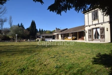 Demeure en pierre du XVIIIe siècle - poutres apparentes - 3 chambres - 2 boxes à chevaux - 18 000m2 de terrain - proche de MARMANDE (47)