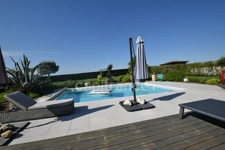 Architect-designed villa with 3 bedrooms - swimming pool - jacuzzi - outbuildings - near MARMANDE (47)