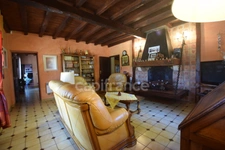 Demeure en pierre du XVIIIe siècle - poutres apparentes - 3 chambres - 2 boxes à chevaux - 18 000m2 de terrain - proche de MARMANDE (47)