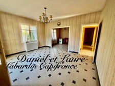 Maison avec accès à pieds commerces, écoles et services. 