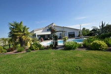 Villa d'architecte 3 chambres - piscine - jacuzzi - dépendances - proche de MARMANDE (47)