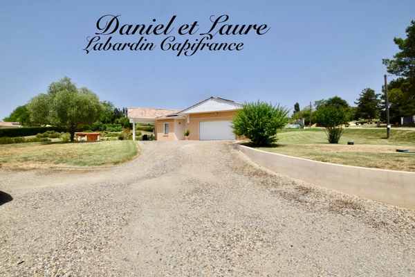 Villa avec piscine de plain pied - 4 chambres - GARAGE